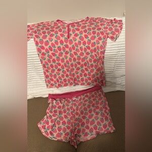 Little Sleepies pajama set 3X top and XXL short
Vibrant strawberry theme